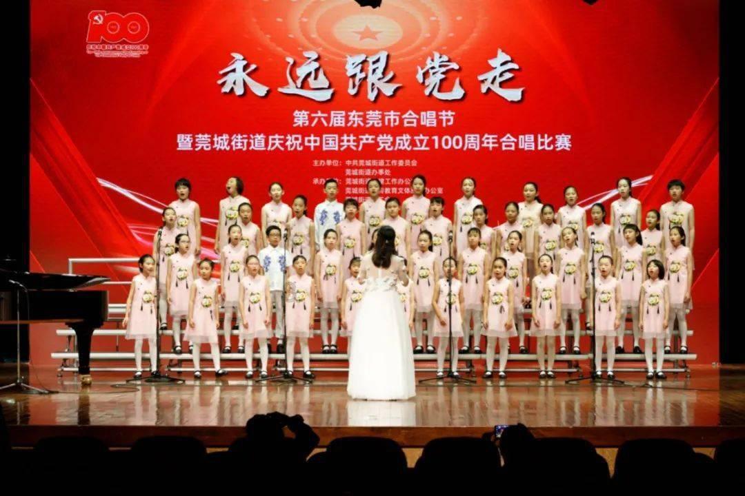 探索冷知识,尽在穿格子的阔腿裤时,该怎么搭配才最时尚?!